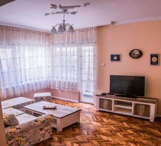Проживание в семье Two Bedroom Apartment Downtown Ivanovi Варна Апартаменты с 2 спальнями-7